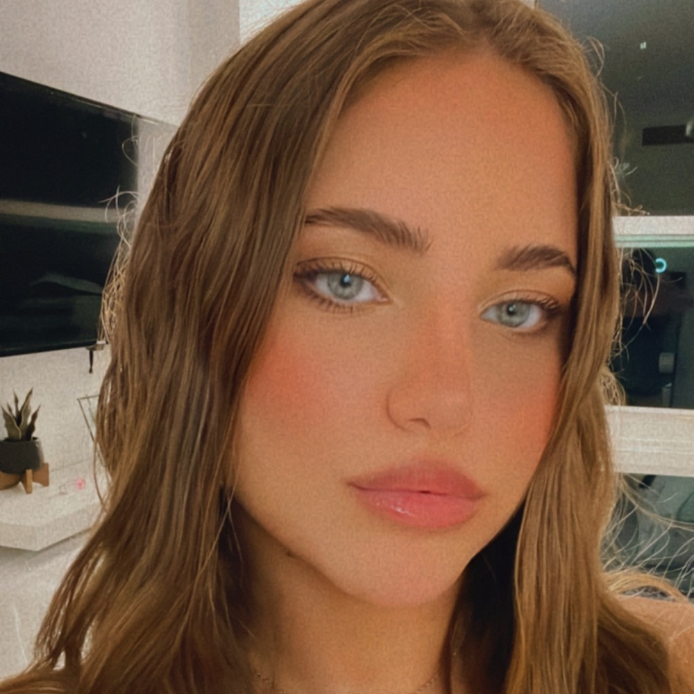 Meet your Posher, Maya